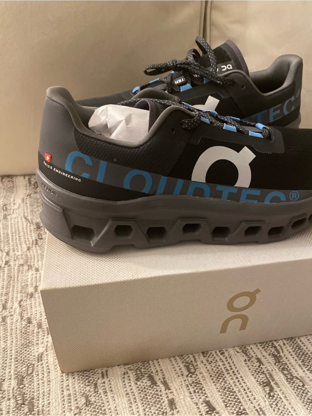 New Men's ON Cloudmonster Shoes Black Niagara Size 12 NIB Running - Picture 2 of 7